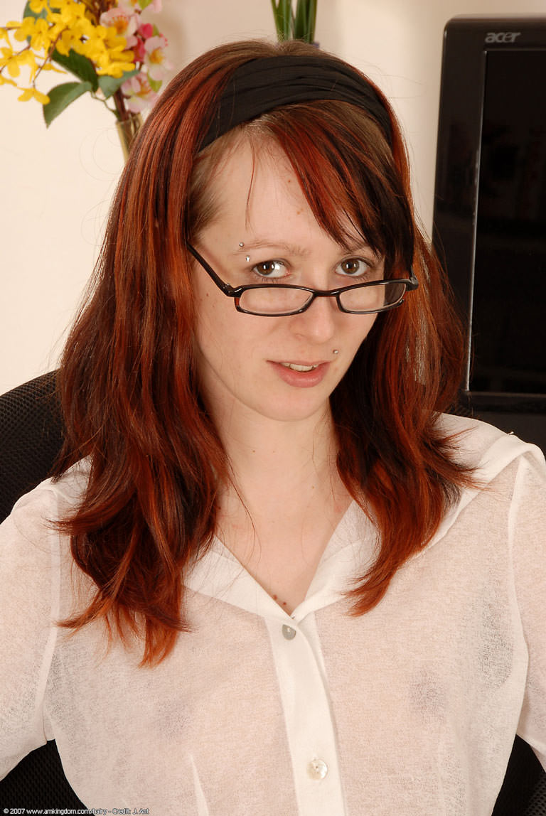 Голая мохнатая киска